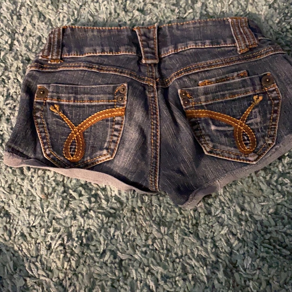 Shorts - Picture 2 of 4